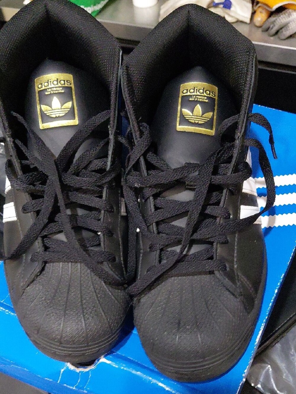 adidas Mens Black Sneakers with White Stripes and Gold Logo - Picture 2 of 6